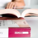 Jak poradzić sobie z trądzikiem przed okresem?